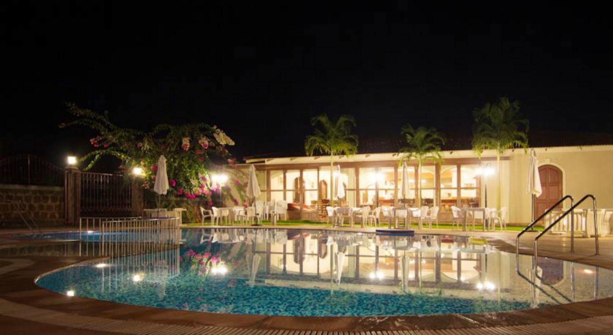 Hacienda De Goa Resort Vagator Exterior foto